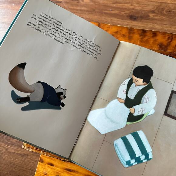 The Furry-Legged Teapot Japanese Hardcover Book - Picture 5 of 9